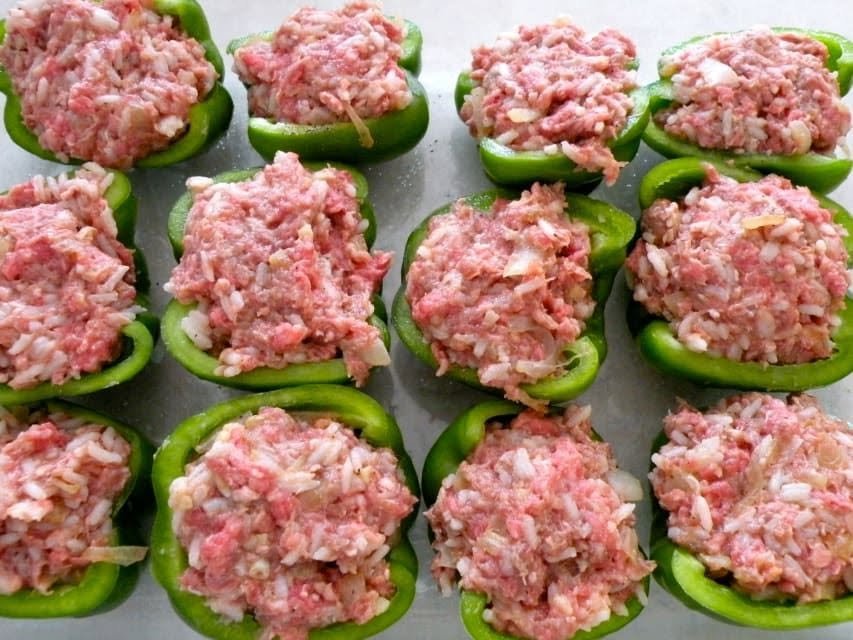 Traditional Hungarian Stuffed Peppers Recipe (Töltött Paprika) 577591054_2098091424264015_3934115823696827122_n